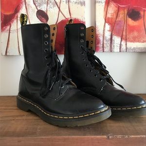 Dr. Martens black ALIX